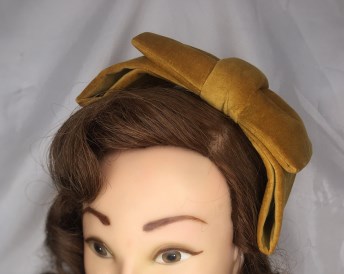 Gold velvet hair bow