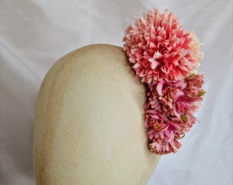 Coral, peach and pink medium hair flower