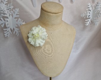 Classic mens white carnation buttonhole/bouttoniere