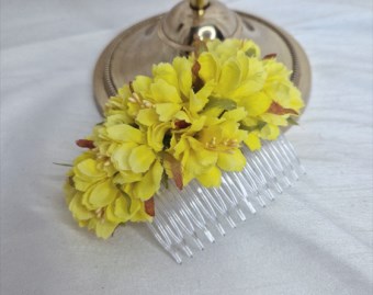 Yellow flower comb