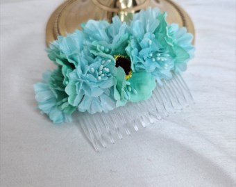 Mint and aqua flower comb