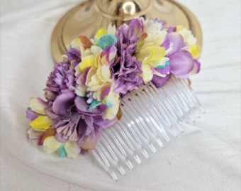 Yellow and lilac flower comb